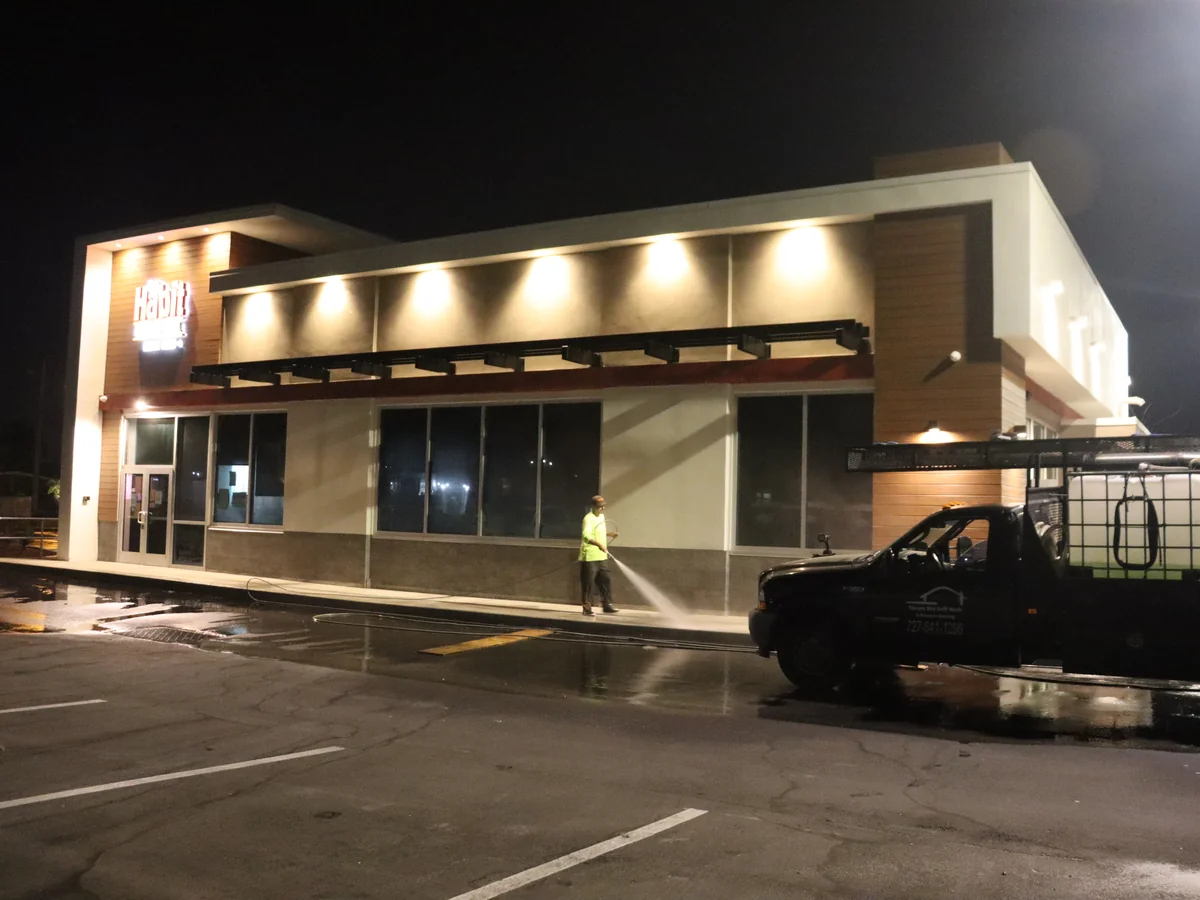 Non-etching chemical paint and graffiti lifting on masonry and concrete in Tampa Bay