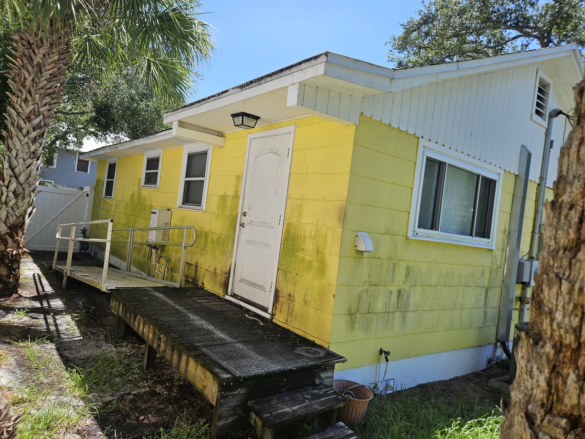 Safety Harbor House Washing Before 1