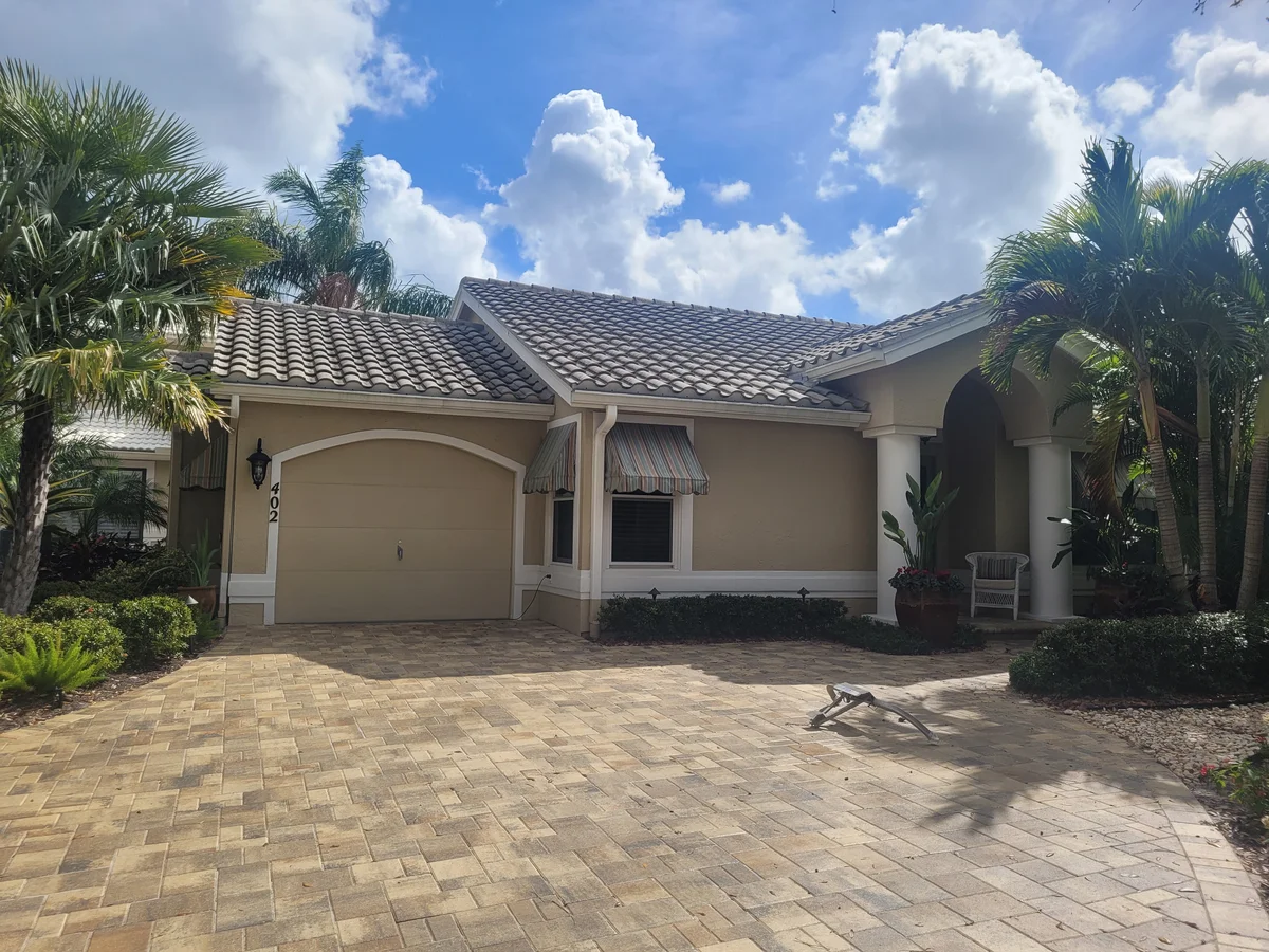 Tampa Bay House Washing Before 902