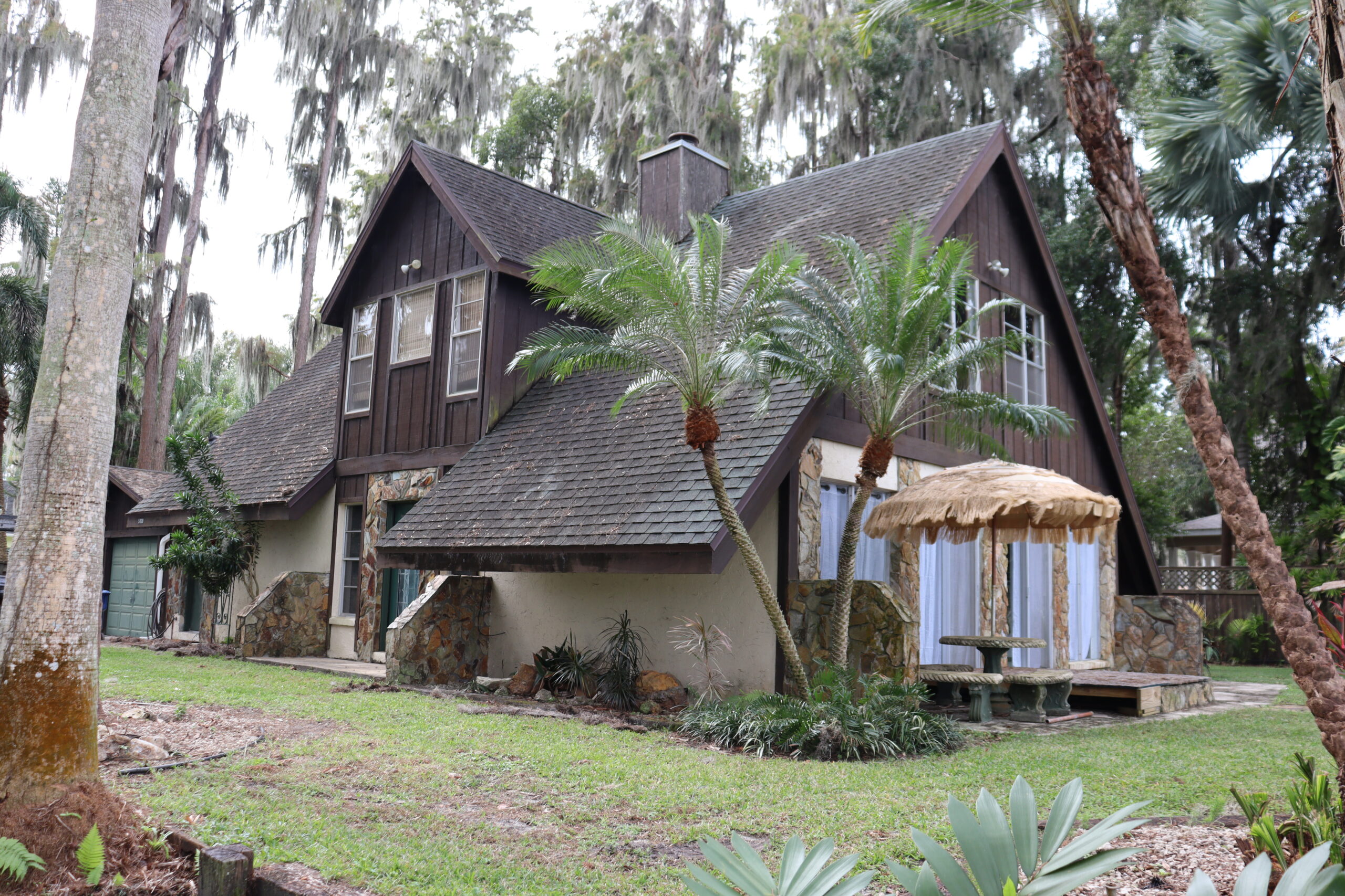 what-are-the-black-streaks-on-my-roof-tampa-bay-soft-wash-pressure