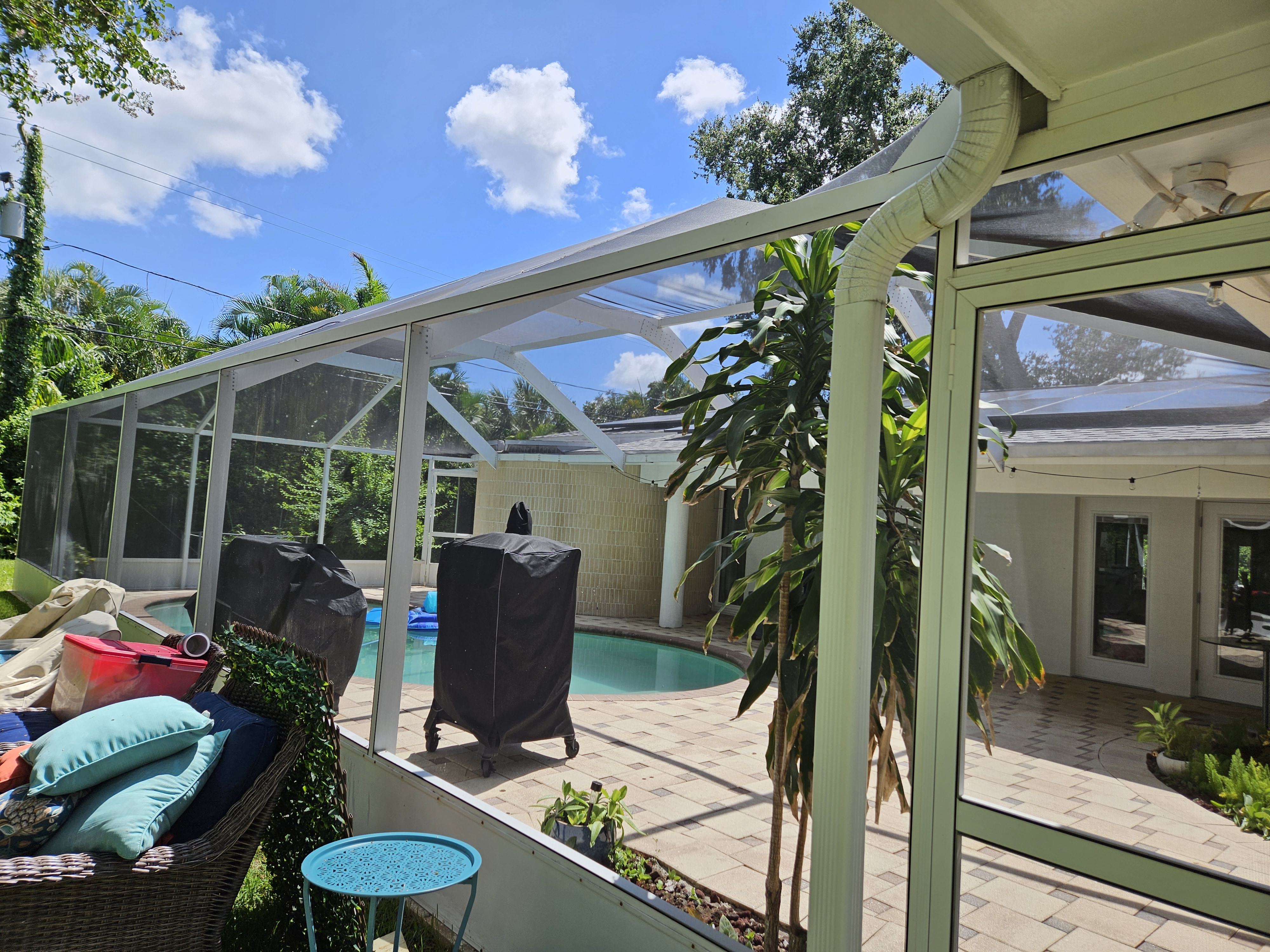 Clean pool lanai after soft wash in Clearwater